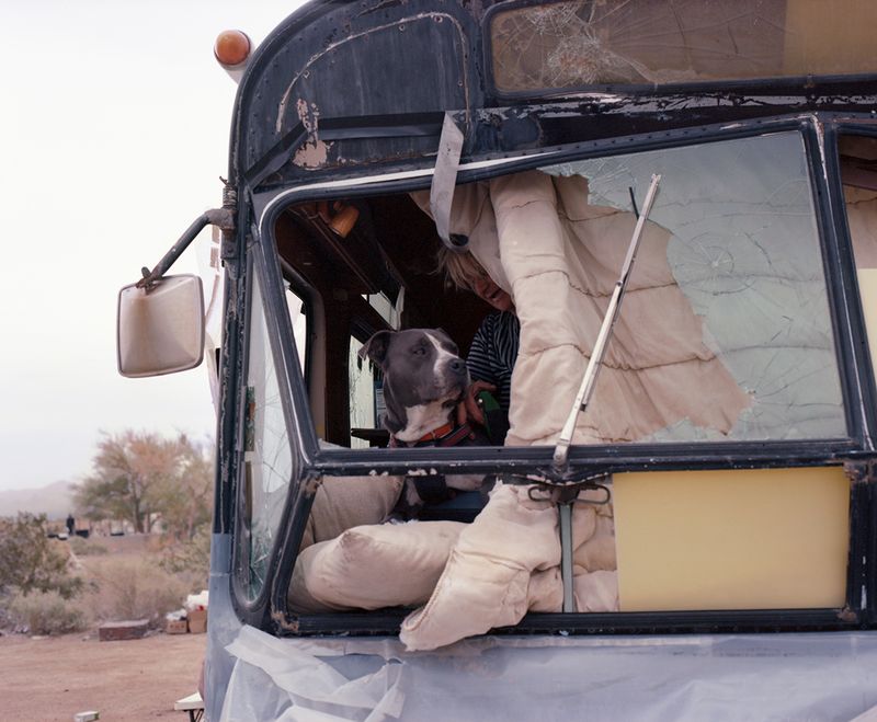 © Laura Henno - Kronos and Julie, Slab city (USA), 2017