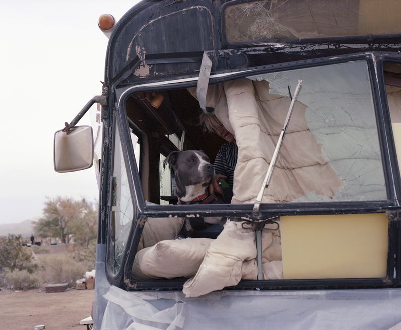 © Laura Henno - Kronos and Julie, Slab city (USA), 2017