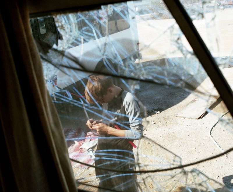 © Laura Henno - The runaway boy, Slab city (USA), 2017