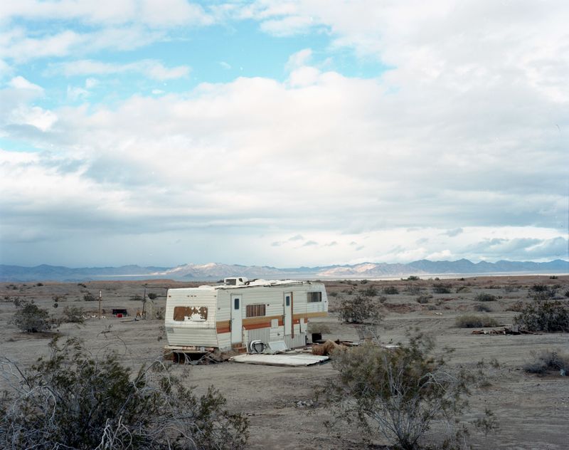 © Laura Henno - The Chocolate Mountain Gunnery Range, Slab city (USA), 2017