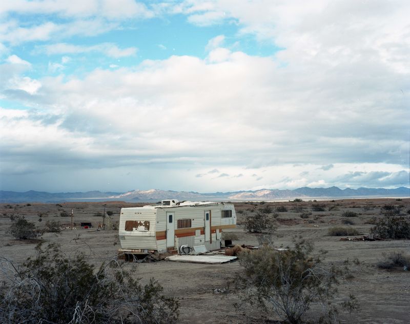 © Laura Henno - The Chocolate Mountain Gunnery Range, Slab city (USA), 2017