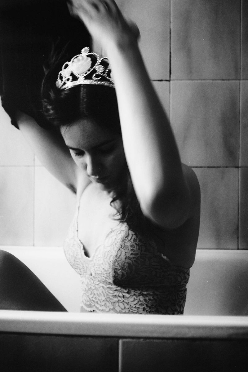 © Lulu Withheld - CLOSE TO ME - Lulu Withheld