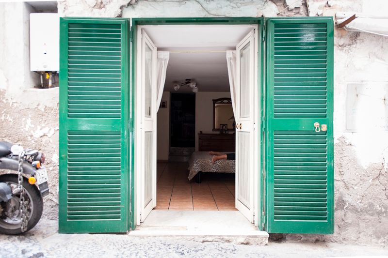 © Emanuela Colombo - An house interior with foot in Quartieri Spagnoli.