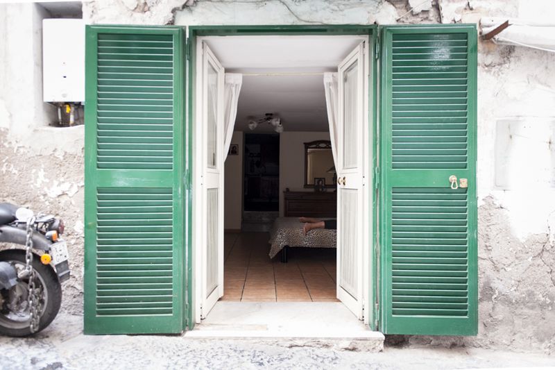 © Emanuela Colombo - An house interior with foot in Quartieri Spagnoli.