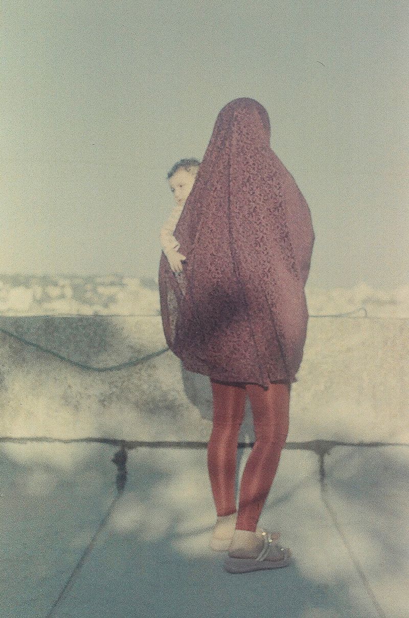 © Barbara Debeuckelaere - 'Om-19.jpgAlmost all rooftops in Tel Rumeida are equipped with security cameras. Also this one of 'Om Tamer.
