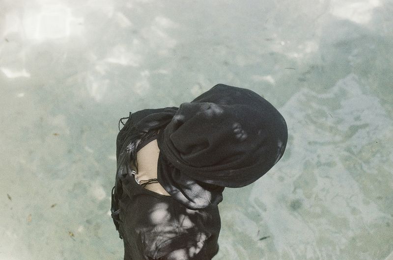 © Barbara Debeuckelaere - 'Om-1.jpgShiri'han takes a bath in this hidden spot under the trees in 'Om Tamer's garden, where no man can see them.