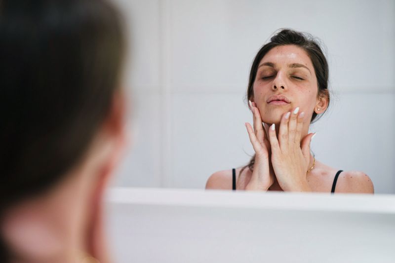 © Diana Bagnoli - Vittoria right before her daily makeup routine. "Sometimes I wonder why all this is happening to me", she told.
