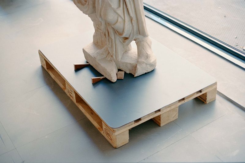 © Valentin Derom - Roman statue on a temporary pedestal during the renovation of the Arles Antique Museum
