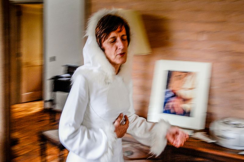 © Leticia Valverdes - Laura dancing the waltz with the dress she kept despite being divorced