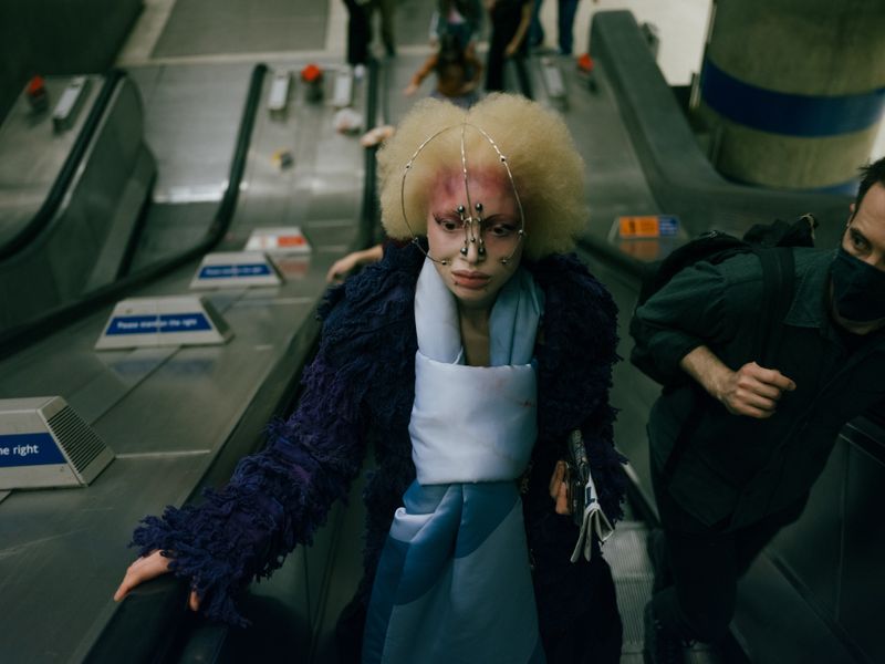 © Fotómetro - Nan on their way to work