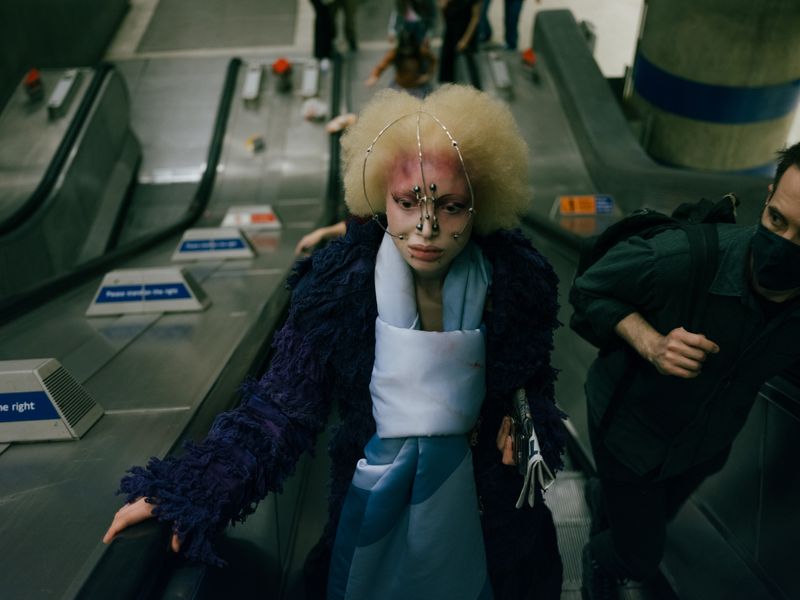 © Fotómetro - Nan on their way to work