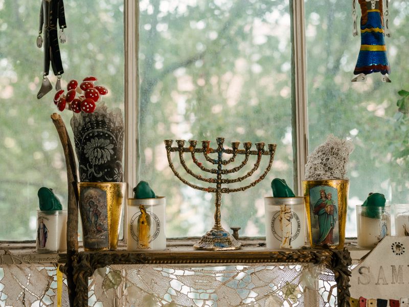 © Fotómetro - Lois's Menorah on her window, in her home studio.