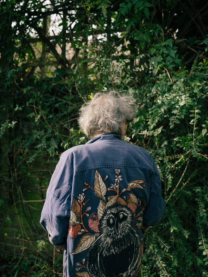 © Fotómetro - Carey gardening.