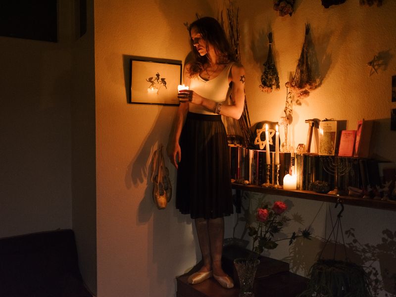 © Fotómetro - Shardea-rose in her room