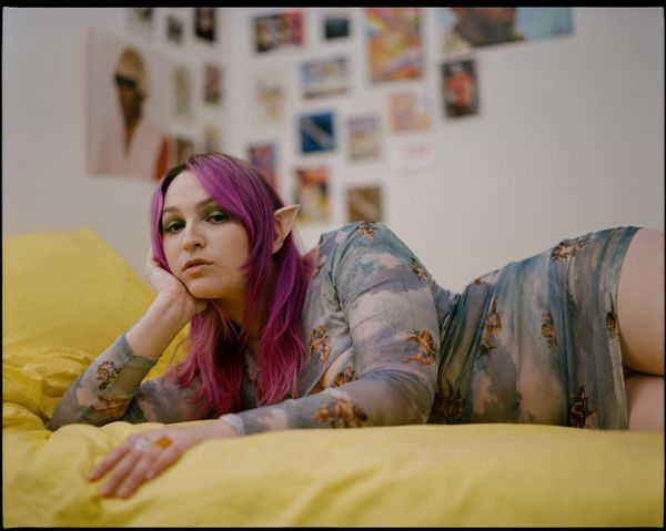 © Fotómetro - Nitzan in her room, wearing her elf ears