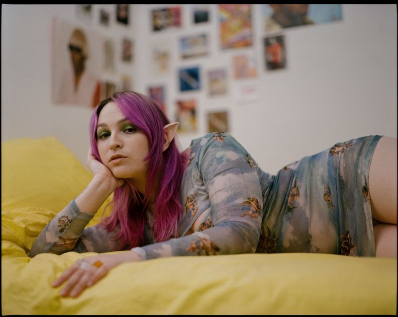 © Fotómetro - Nitzan in her room, wearing her elf ears