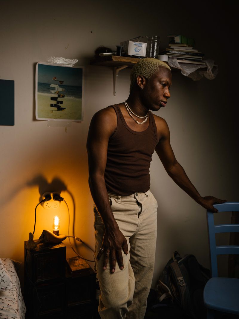© Fotómetro - Rob in his girlfriend's room, during Covid19 lockdown.