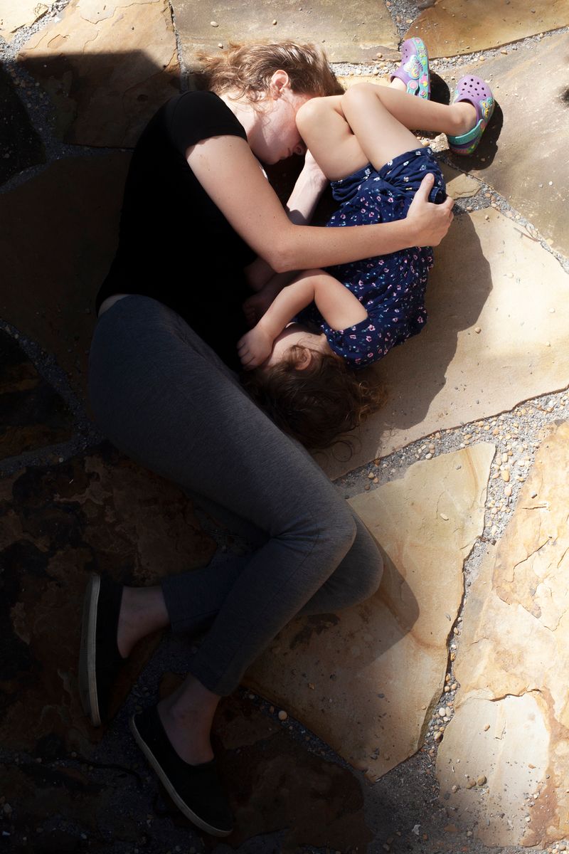 © Allison Grant - Holding Isa, 2018