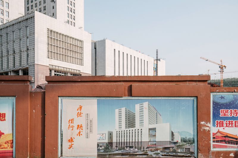 © Tianhu Yuan - Image from the Self Iterating of Mountain City photography project