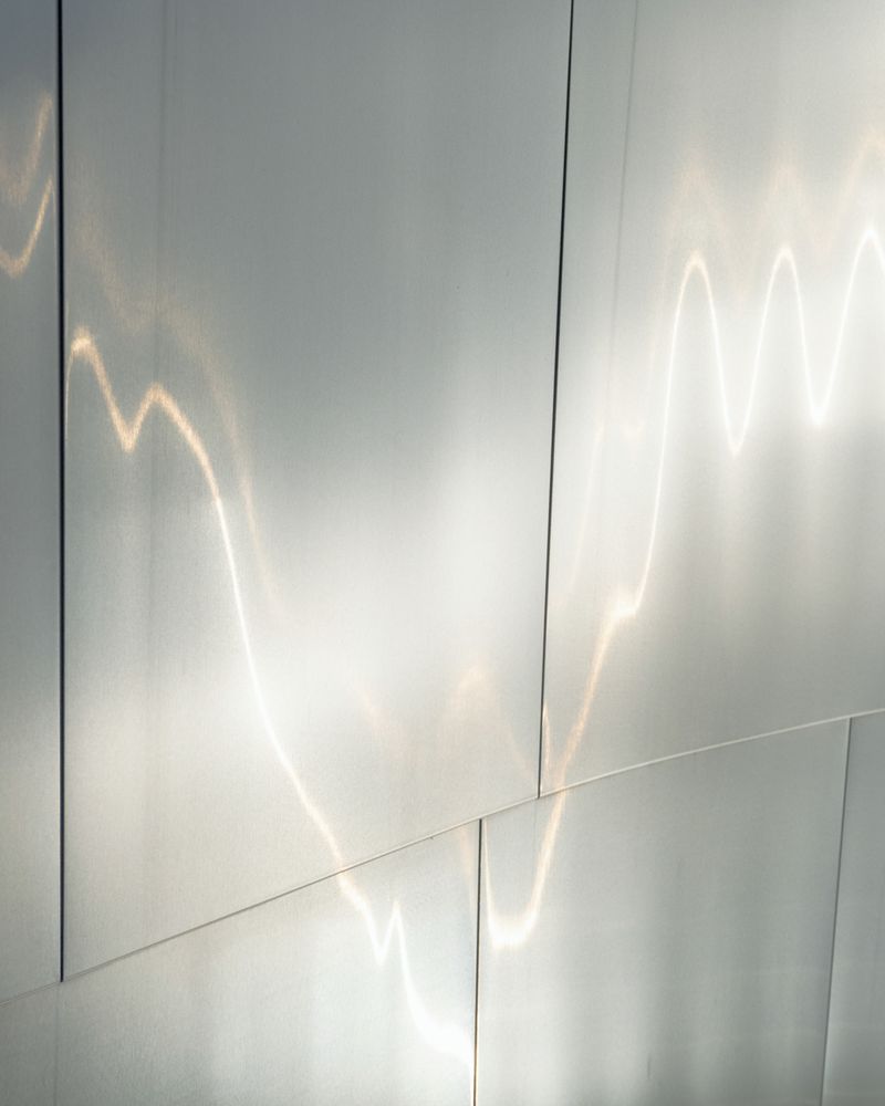 © Ariana Zukowski - Voltage by the sea