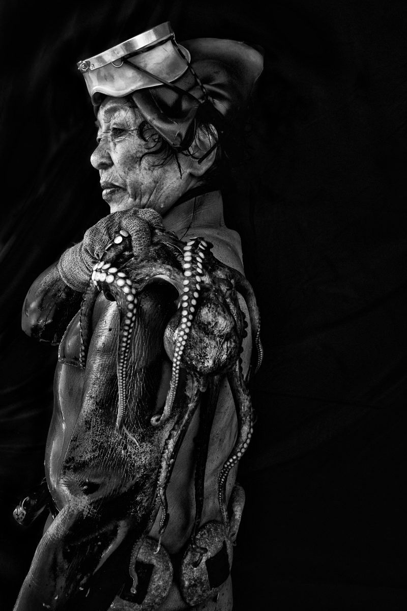 © Alain Schroeder - Image from the Grandma Divers photography project