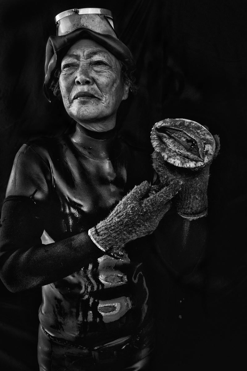 © Alain Schroeder - Image from the Grandma Divers photography project