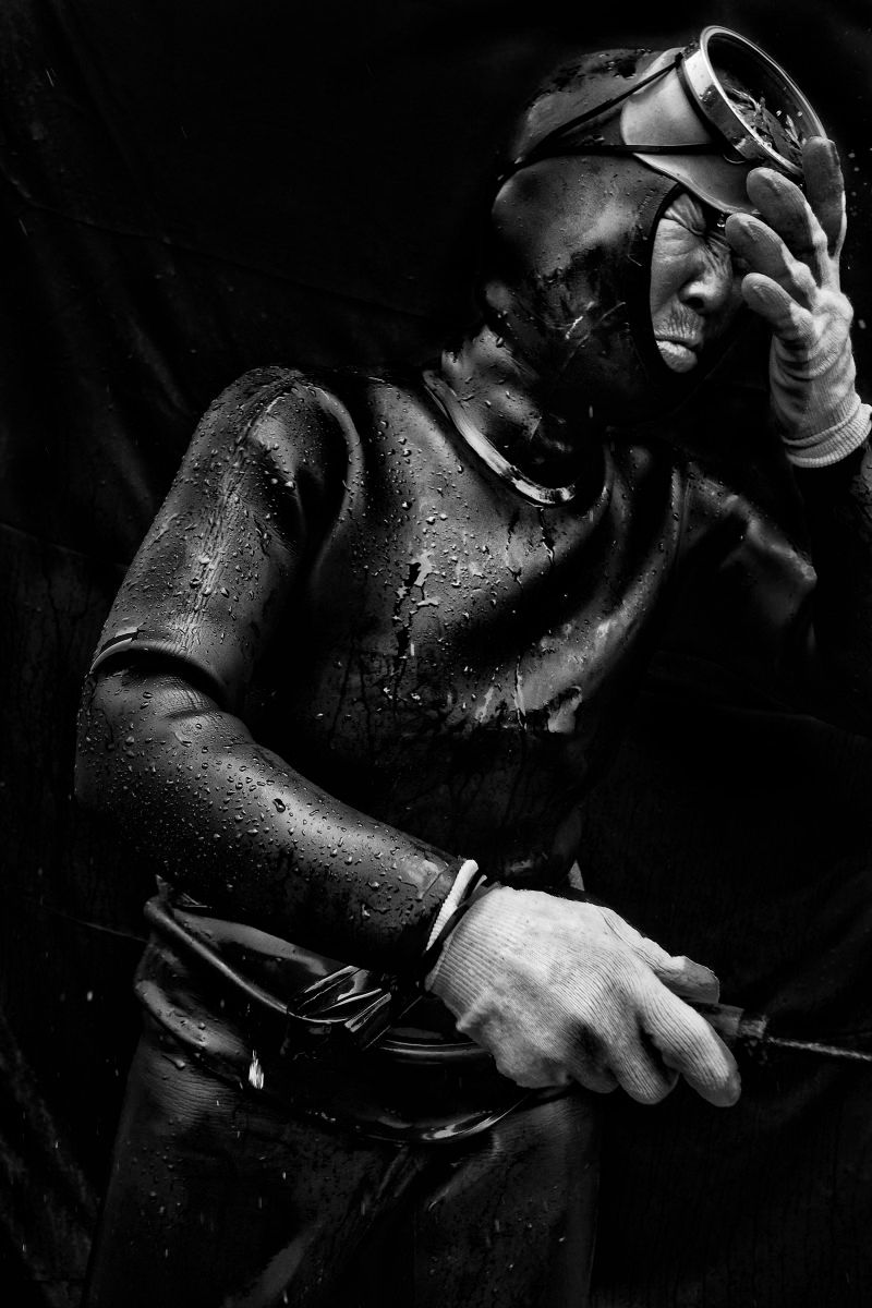 © Alain Schroeder - Image from the Grandma Divers photography project