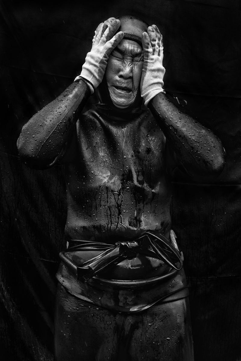 © Alain Schroeder - Image from the Grandma Divers photography project