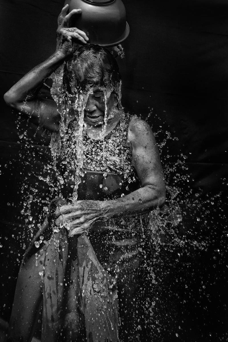 © Alain Schroeder - Image from the Grandma Divers photography project