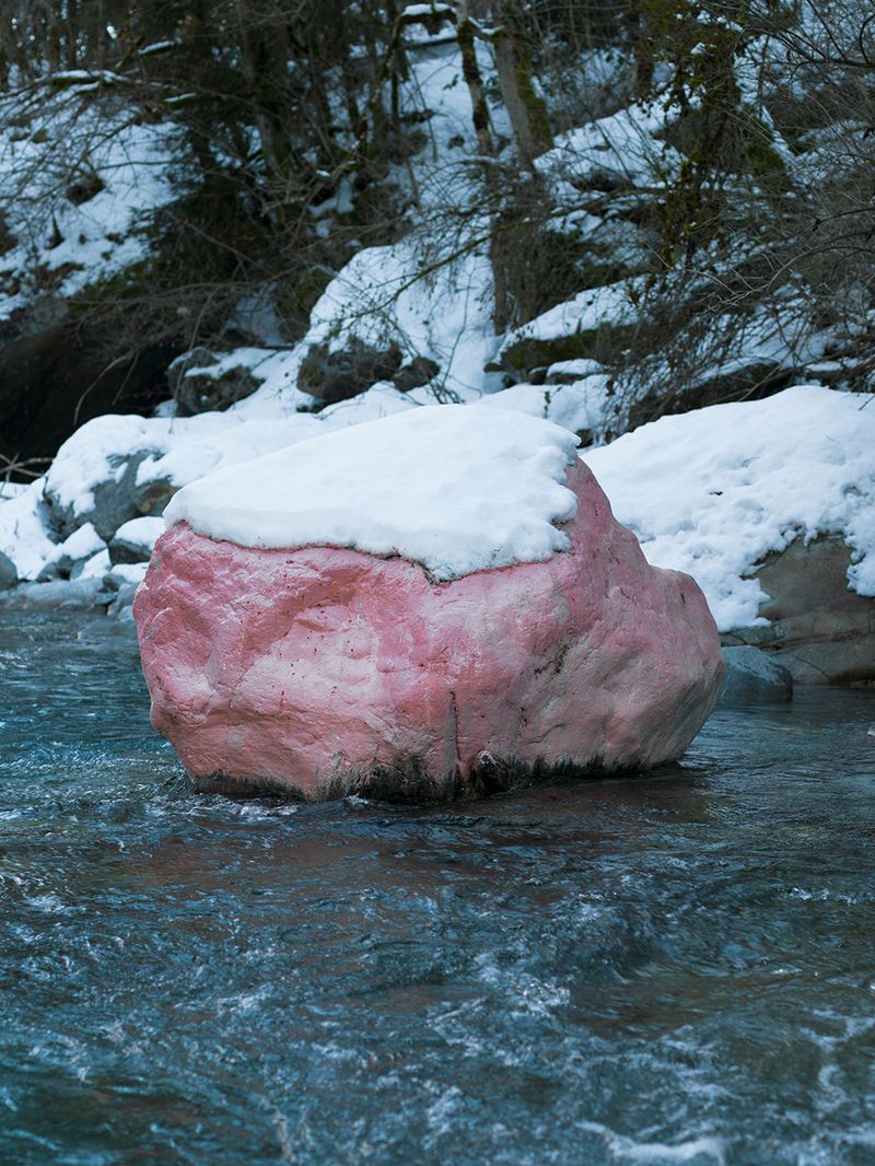 © Rein Kooijman - Pigment made out of flower powder, Arabic gom and water from the Veneon river in France