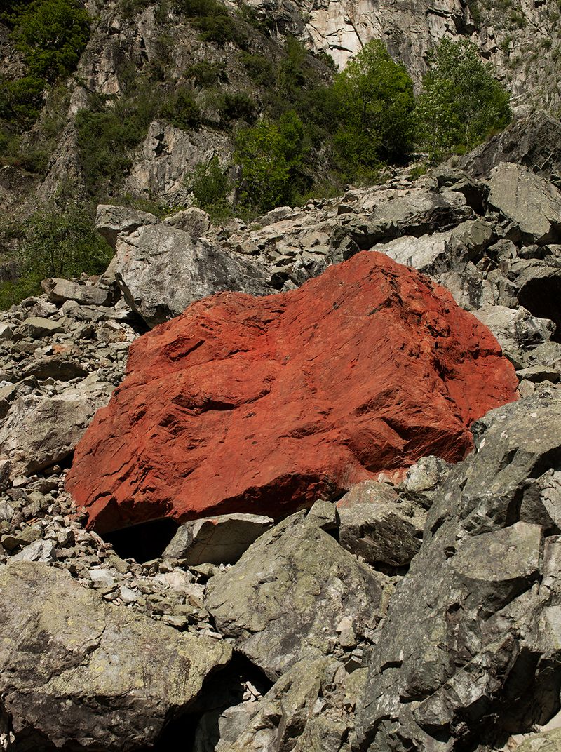 © Rein Kooijman - Pigment made out of paprika powder, Arabic gom and water from the Veneon river in France