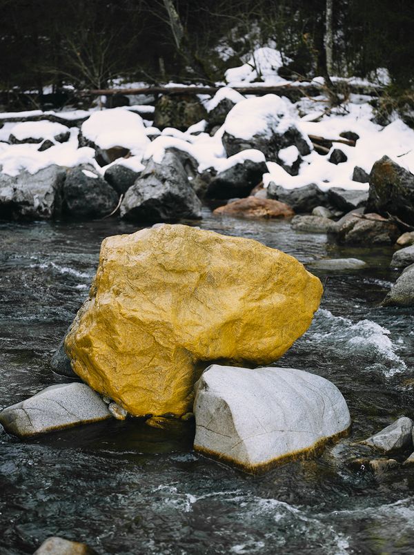 © Rein Kooijman - Pigment made out of clay, Arabic gom and water from the Veneon river in France