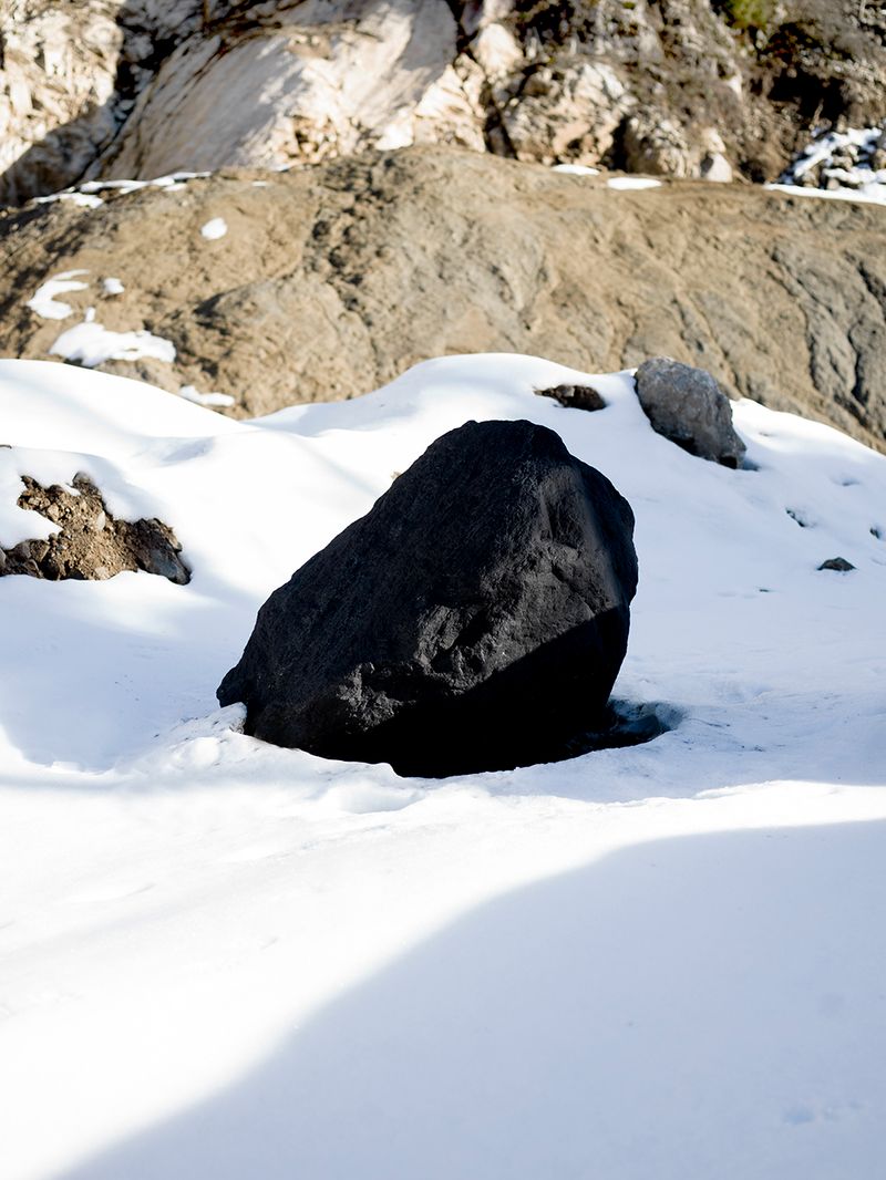 © Rein Kooijman - Pigment made out of stone powder, Arabic gom and water from the Veneon river in France