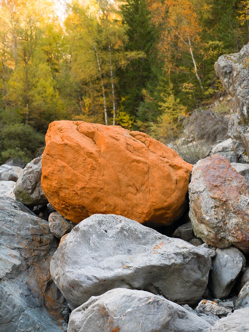 © Rein Kooijman - Pigment made out of stone powder, Arabic gom and water from the Veneon river in France