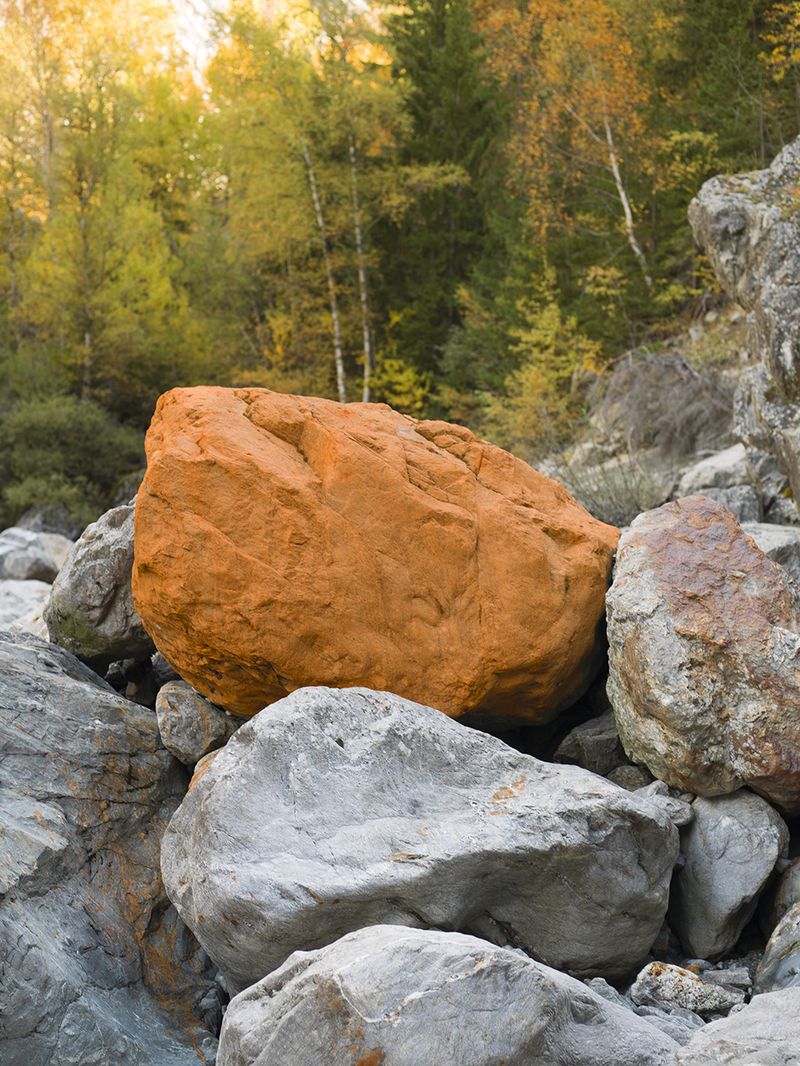 © Rein Kooijman - Pigment made out of stone powder, Arabic gom and water from the Veneon river in France