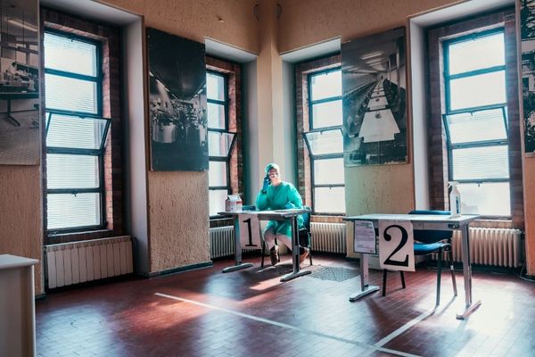 © Andrea Frazzetta, from the series Life or Death Shifts. 2020 exhibitor