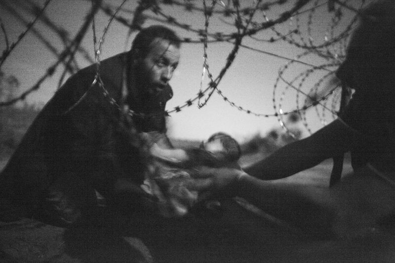 © Warren Richardson. (World Press Photo of the Year 2015 winner)