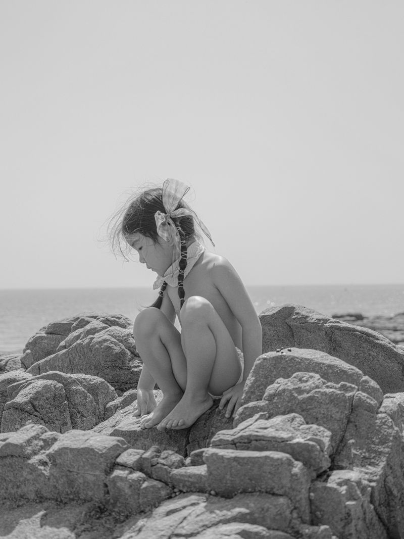 © Elrea Song - Image from the Nostalgia for the moon and the sea photography project