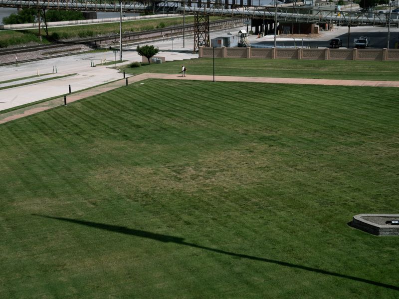 © Jiayue Yu - Image from the Worn Out Joy photography project