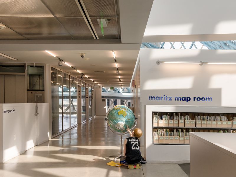 © Jiayue Yu - Image from the Worn Out Joy photography project