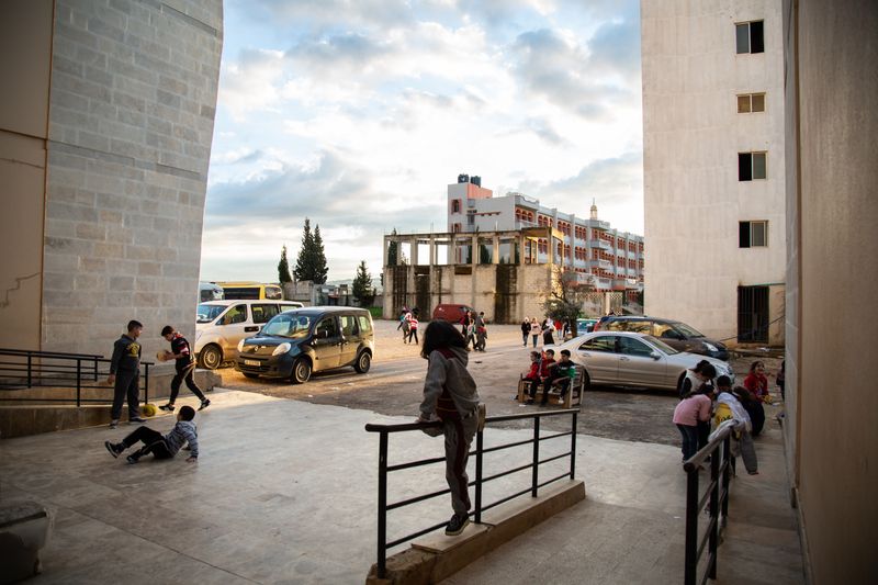 © Yuki Iwamura - Syrian refugee students play in front of the Homs League Abroad Tripoli Center 3 on December 20th, 2018 in Tripoli, Lebanon.
