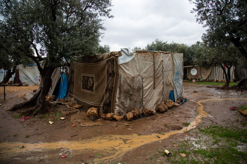 © Yuki Iwamura - Refugee camp site in the middle of Abou Samra area in Tripoli, Lebanon.