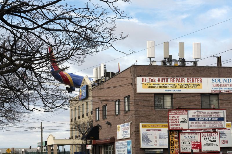 © David Rothenberg - Comfort Inn (Southwest, Astoria Blvd)