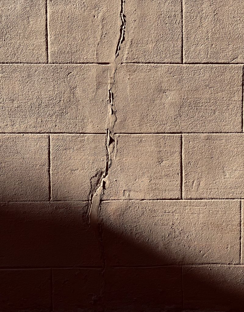 © info@maudearsenault.com Arsenault - Image from the Resurfacing, 2023 photography project