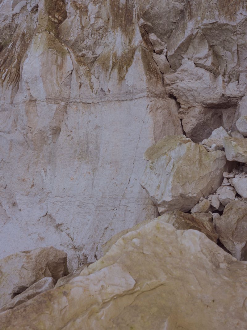 © info@maudearsenault.com Arsenault - Falaise qui tombe no2, 2024