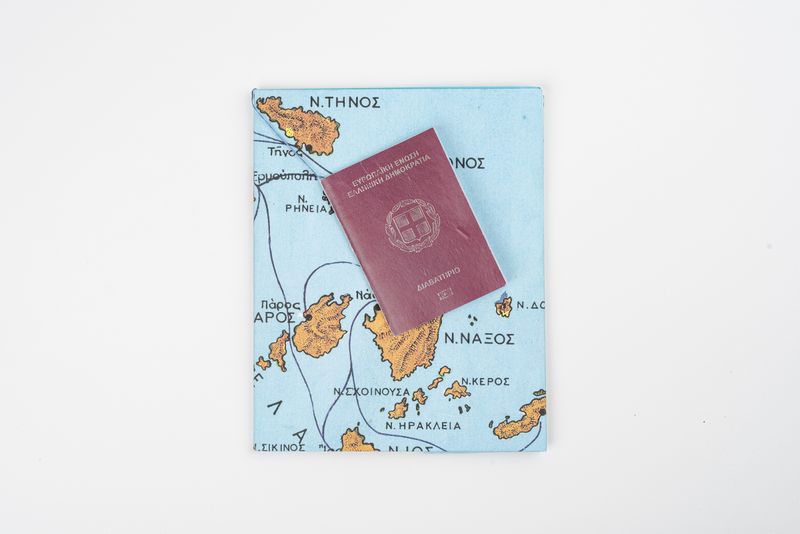 © odysseas tsompanoglou - Image from the Non Cycladia photography project