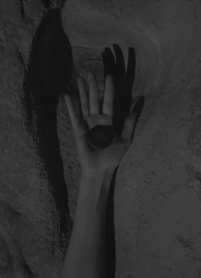 © Eliot Nasrallah - Image from the Les yeux fermés (Eyes Closed) photography project