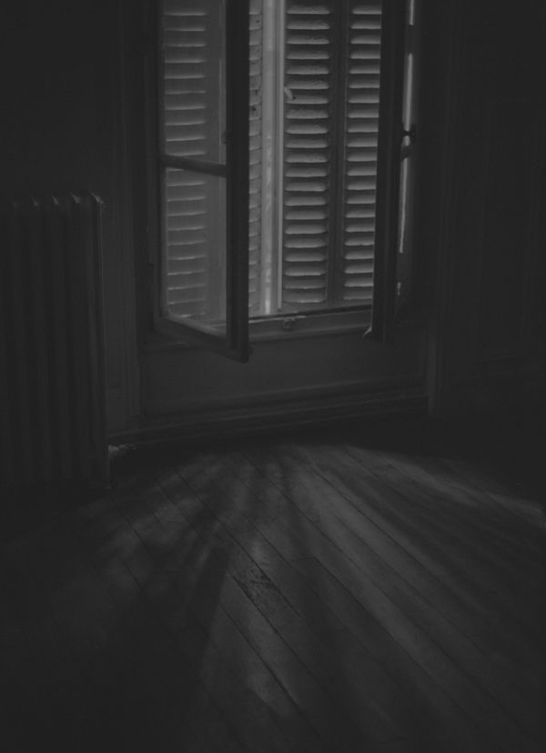 © Eliot Nasrallah - Image from the Les yeux fermés (Eyes Closed) photography project