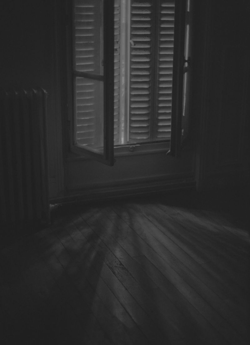 © Eliot Nasrallah - Image from the Les yeux fermés (Eyes Closed) photography project