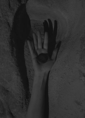 Les yeux fermés (Eyes Closed)